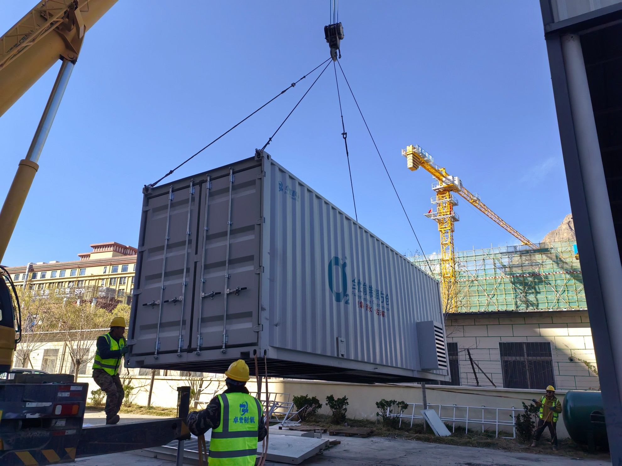 卓誉制氧方舱.jpg